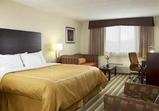 Hotel Comfort Inn & Suites Near Union Station