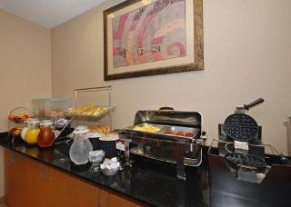 Hotel Comfort Suites