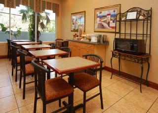 Hotel Comfort Suites