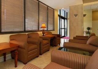 Hotel Comfort Suites Airport