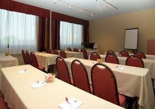 Hotel Comfort Suites Airport