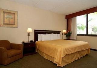 Hotel Comfort Suites Airport