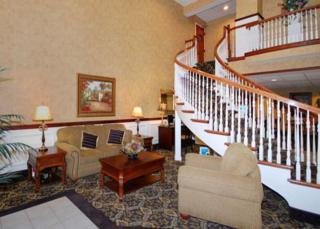 Hotel Comfort Suites Airport