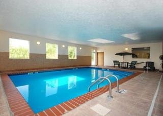 Hotel Comfort Suites Airport