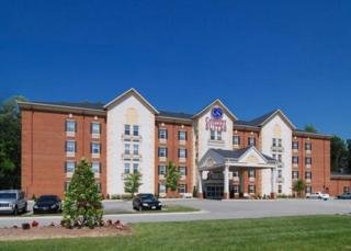Hotel Comfort Suites Airport