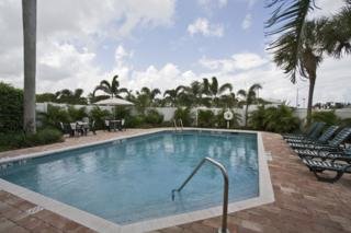 Hotel Comfort Suites Airport & Cruise Port