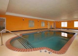 Hotel Comfort Suites At Harbison