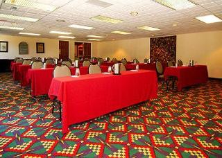 Hotel Comfort Suites At Living History Farms