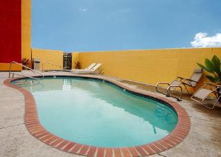 Hotel Comfort Suites-downtown