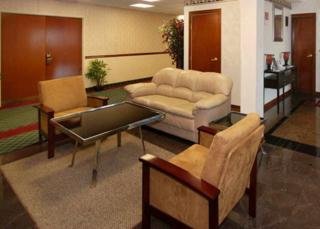 Hotel Comfort Suites East