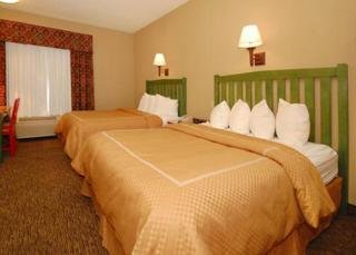 Hotel Comfort Suites Lake Country
