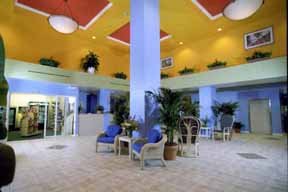 Hotel Comfort Suites Maingate East