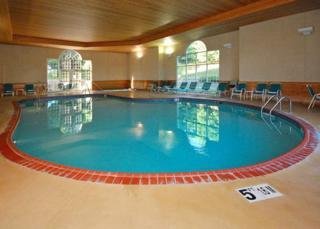 Hotel Comfort Suites-marquette