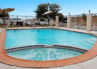 Hotel Comfort Suites Near Texas State University