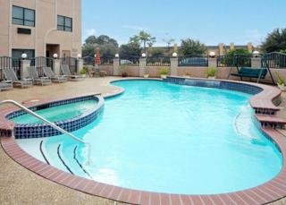 Hotel Comfort Suites Near The Galleria