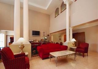 Hotel Comfort Suites North
