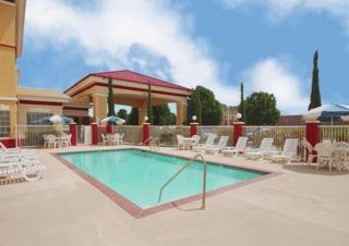 Hotel Comfort Suites North