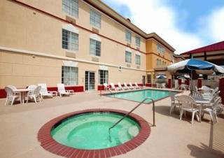 Hotel Comfort Suites North