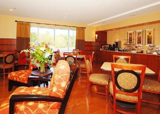 Hotel Comfort Suites North