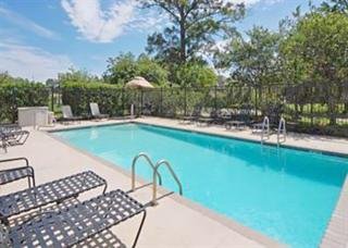 Hotel Comfort Suites University