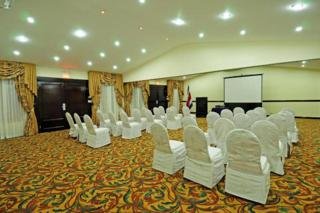 Hotel Country Inn & Suites