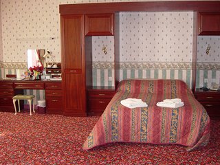 Hotel County