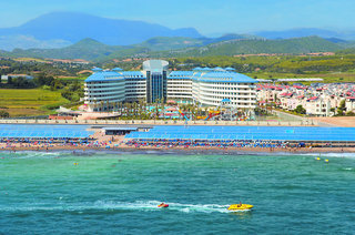 Hotel Crystal Admiral Resort Suits & Spa