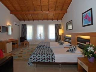 Hotel Crystal Flora Beach Resort