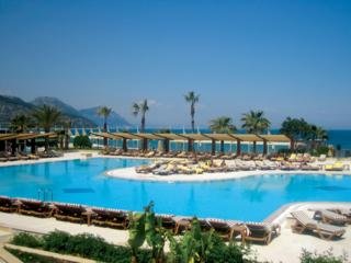 Hotel Crystal Flora Beach Resort