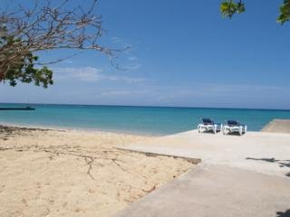 Hotel Crystal Ripple Beach Lodge