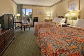 Hotel Days Inn Airport Oyster Point