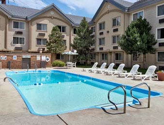 Hotel Days Inn & Suites West-golden