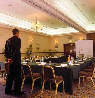 Hotel De Vere St David's Park