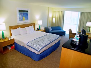 Hotel Doubletree By Hilton At The Entrance To Universal
