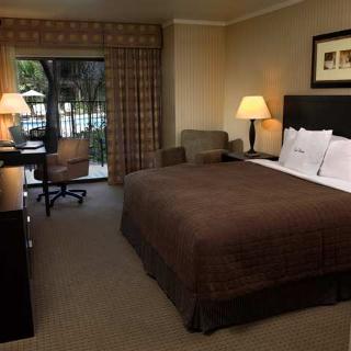 Hotel Doubletree By Hilton Claremont