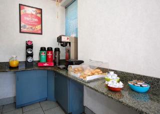 Hotel Econo Lodge Airport