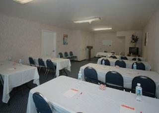 Hotel Econo Lodge East