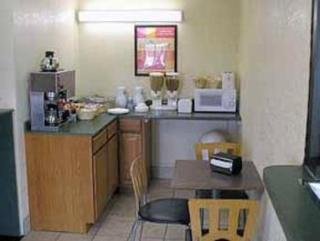 Hotel Econo Lodge East