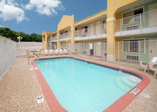 Hotel Econo Lodge Inn & Suites Coliseum
