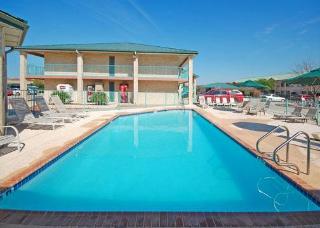 Hotel Econo Lodge Inn & Suites Fiesta Park