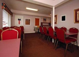 Hotel Econo Lodge Inn & Suites I-64 & Us 13