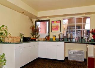 Hotel Econo Lodge  Inn & Suites Maingate Central