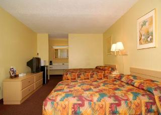 Hotel Econo Lodge  Inn & Suites Maingate Central