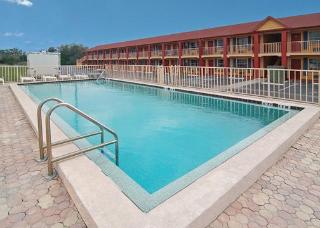 Hotel Econo Lodge  Inn & Suites Maingate Central