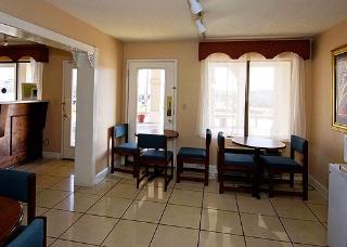 Hotel Econo Lodge North