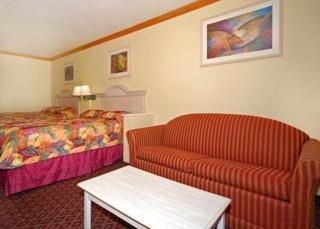Hotel Econo Lodge & Suites