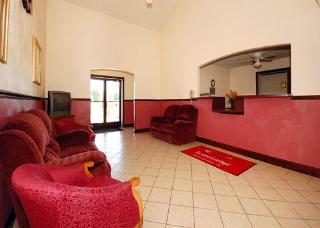Hotel Econo Lodge & Suites