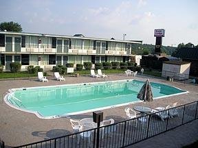 Hotel Econo Lodge & Suites
