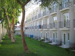 Hotel Eken Resort