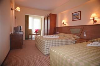 Hotel Eken Resort